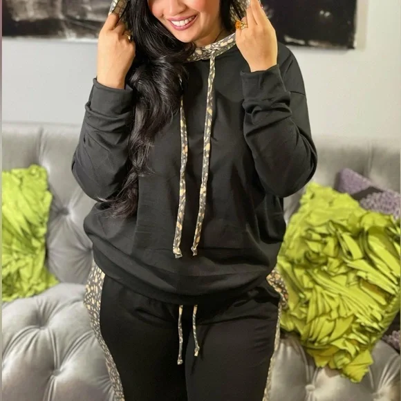 Loungewear Set - Picture 2 of 4